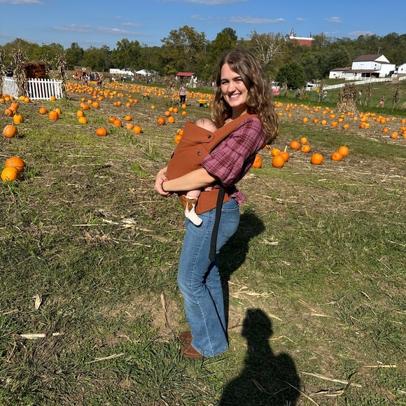 Meet your Posher, Emily - Picture 1 of 7